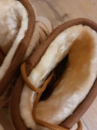 Botas de nieve beige y marrón