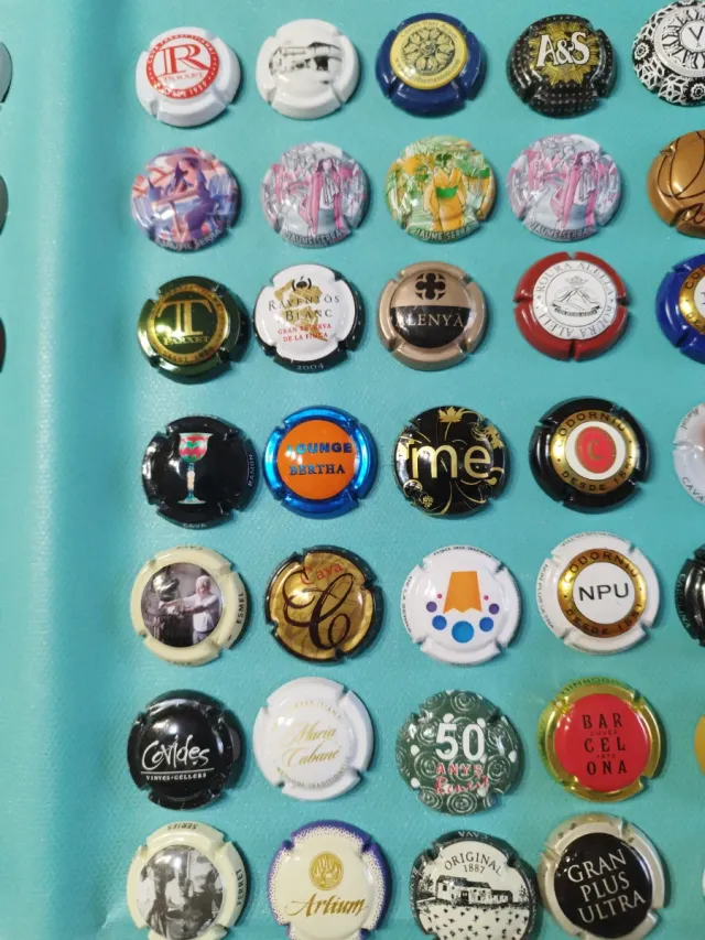 Lotto numero 12. 84 bottiglie di spumante