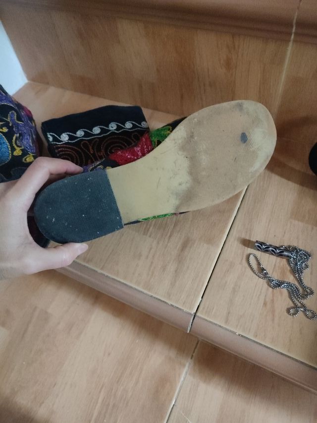 Botas turcas bordadas.