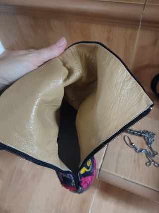 Botas turcas bordadas.