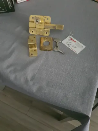 Cerrojo puerta Sag latón con llaves