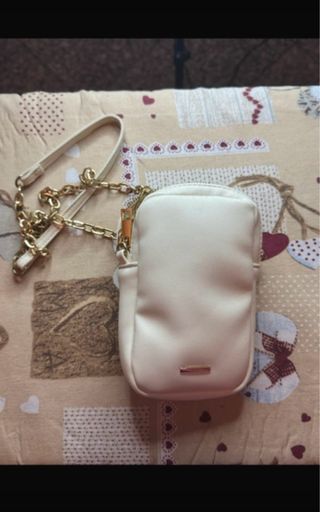 Porta telefono BERSHKA con tracolla