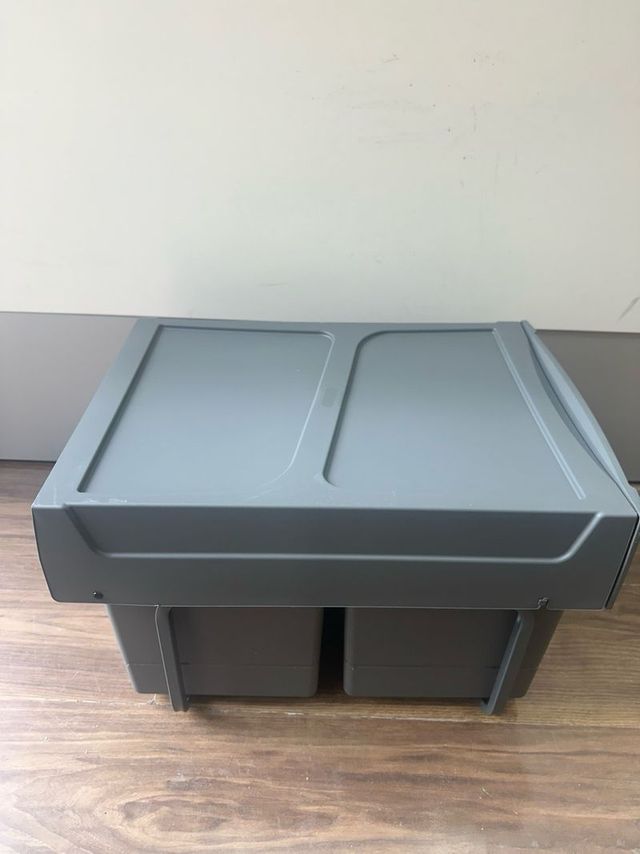 EMUCA - Cubos de Lixo sob a Pia