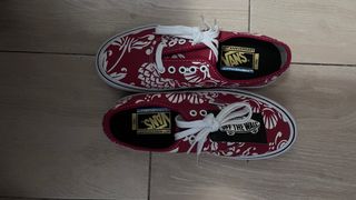 Zapatos Vans Rojos con Estampado Blanco