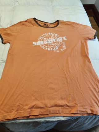 Pantalón y camiseta en perfecto estado