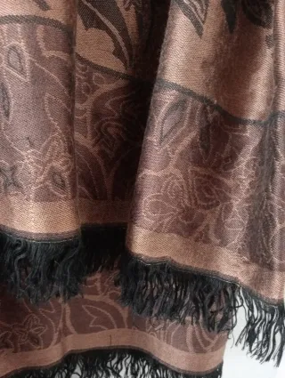 Chal elegante estampado floral