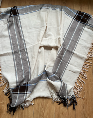 pañuelo bufanda tartán tonos beige azul y marron