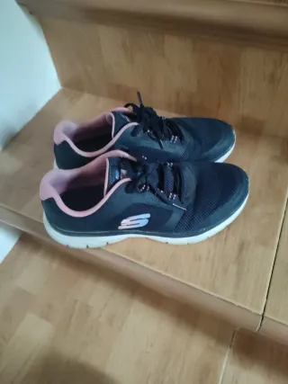 Zapatillas Skechers Negras y Rosas