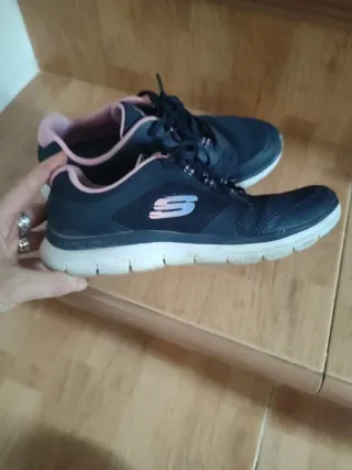 Zapatillas Skechers Negras y Rosas