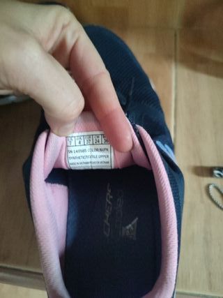 Zapatillas Skechers Negras y Rosas