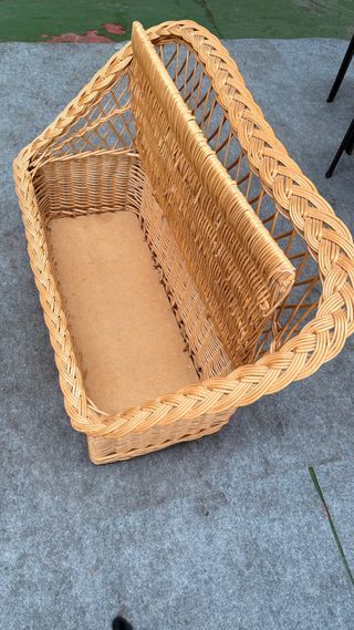 Sillón de mimbre con zapatero