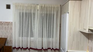 Cortinas de cocina beige y rojo