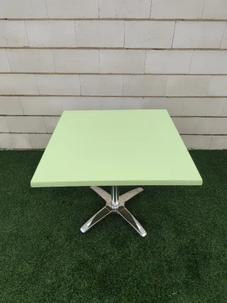 Tavoli colorati con stampa moderna!