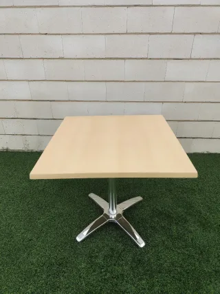 Tavoli colorati con stampa moderna!