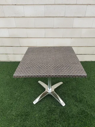 Tavoli colorati con stampa moderna!