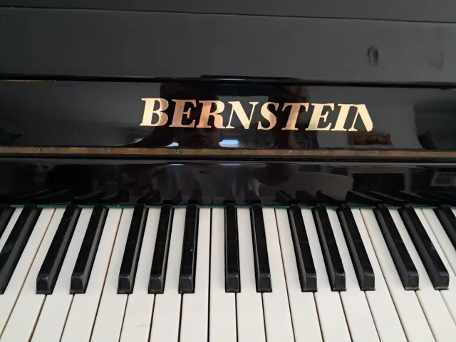 Piano Bernstein Negro(acústico)con silla