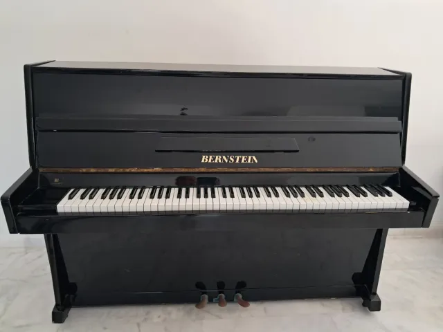Piano Bernstein Negro(acústico)con silla
