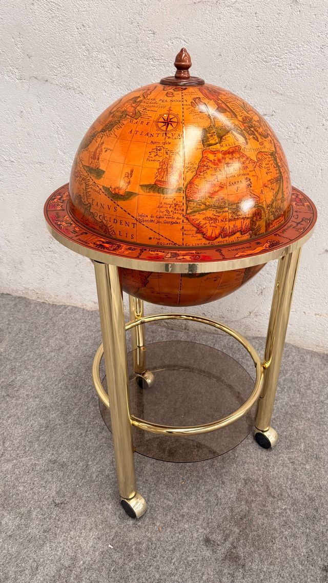 Mini bar globo terráqueo con ruedas