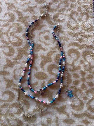 Collare per bambini con perline blu e rosa