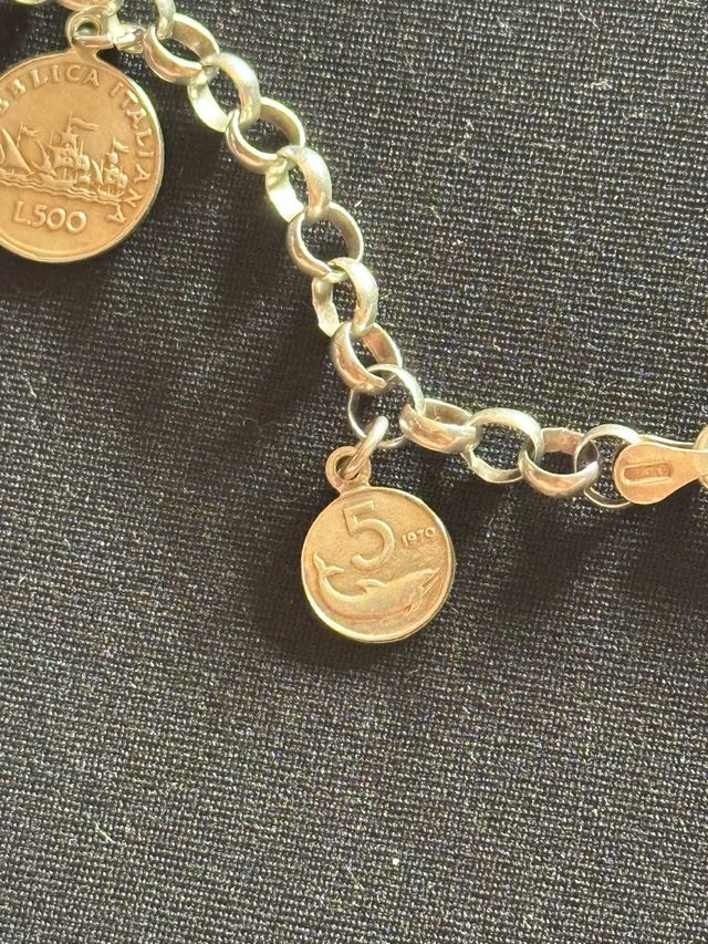 Pulsera de plata con monedas