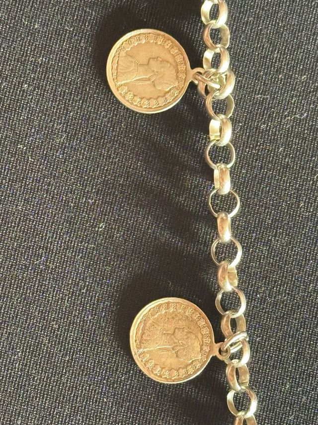 Pulsera de plata con monedas