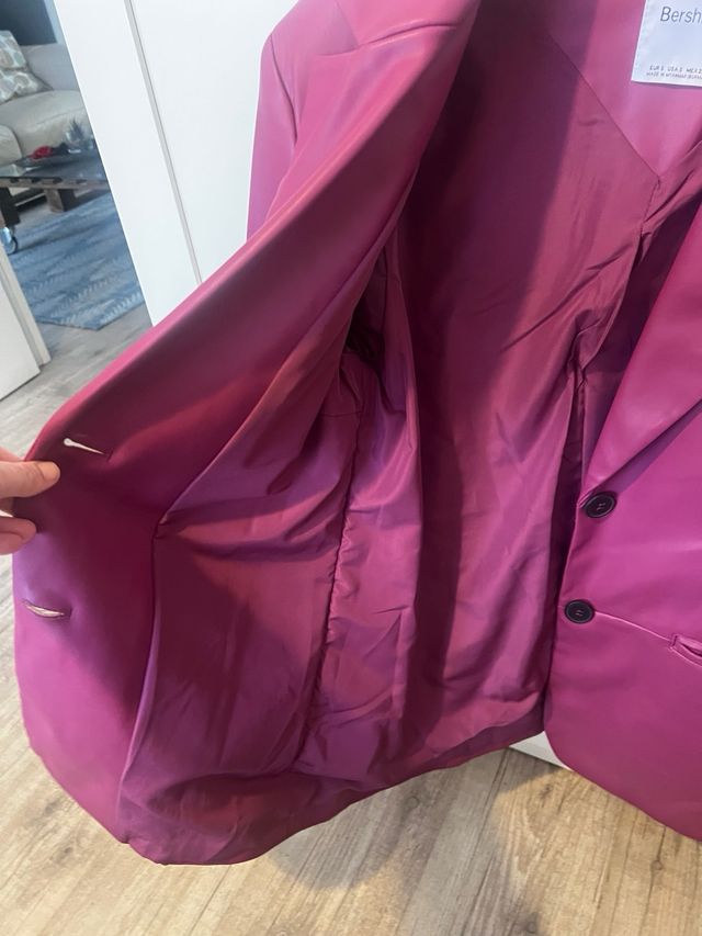 Blazer efecto piel Bershka rosa/morado Talla M