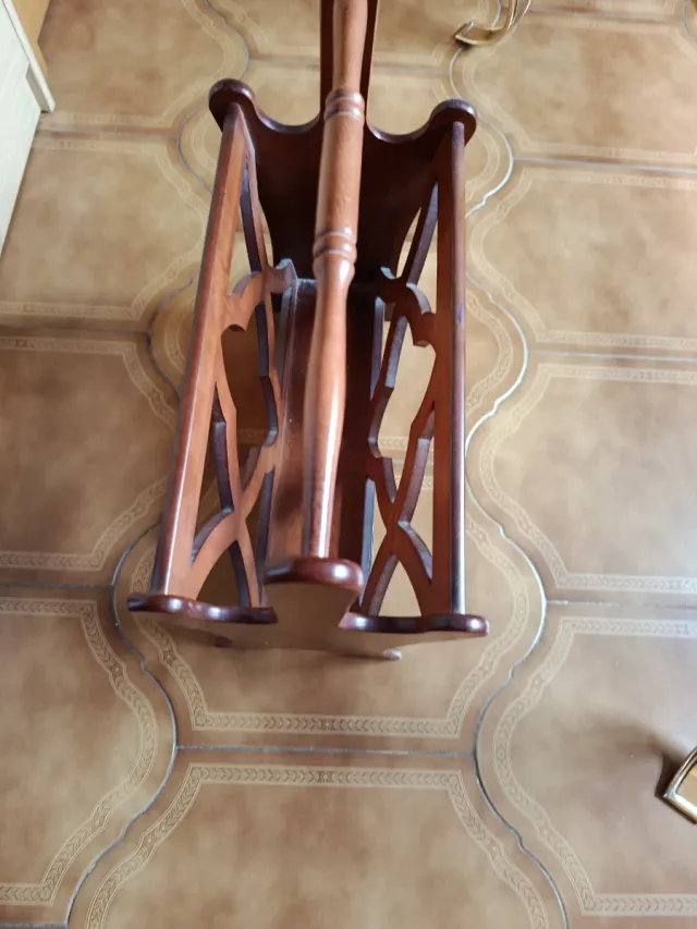 Mesa salón, revistero y galán de noche