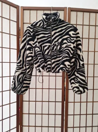 Cazadora pelo estampado cebra
