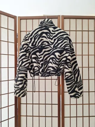 Cazadora pelo estampado cebra