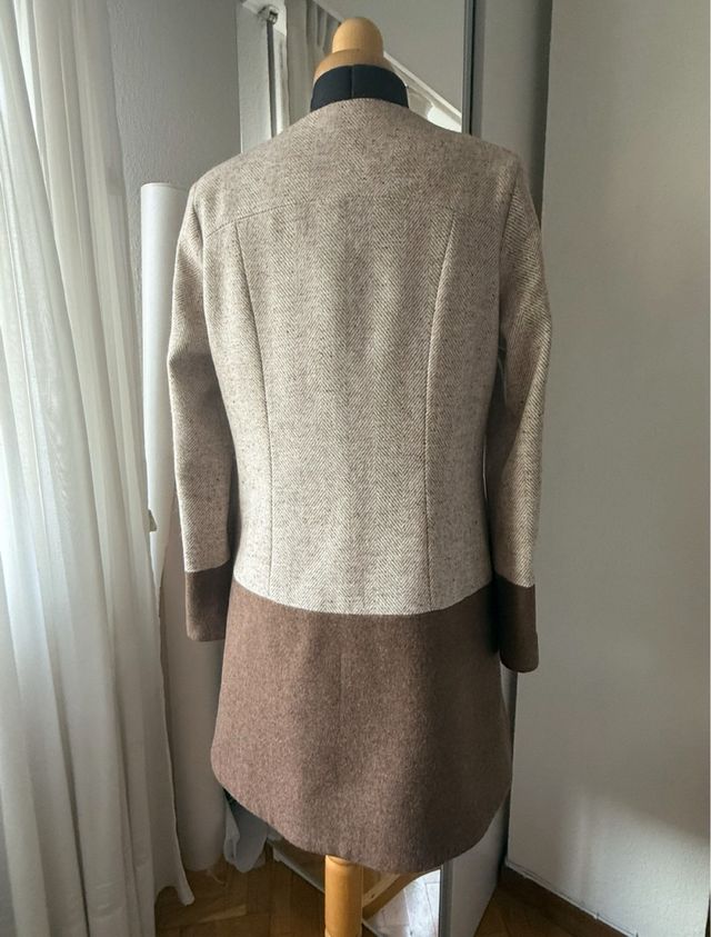 abrigo atemporal de  tweed y lana  nuevo