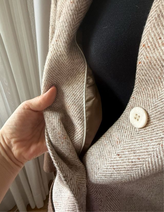 abrigo atemporal de  tweed y lana  nuevo