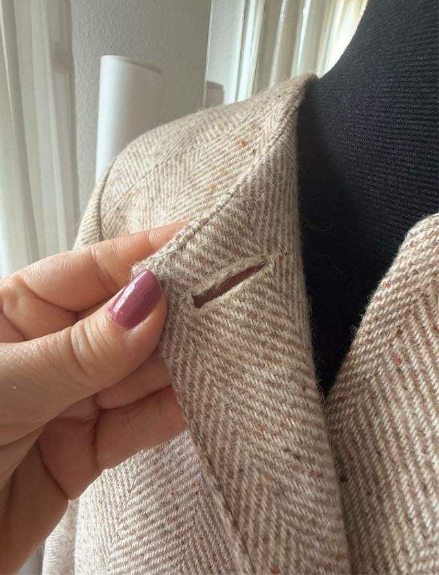 abrigo atemporal de  tweed y lana  nuevo
