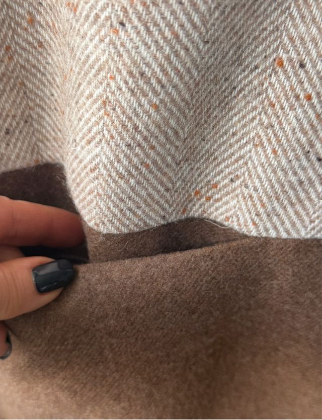 abrigo atemporal de  tweed y lana  nuevo