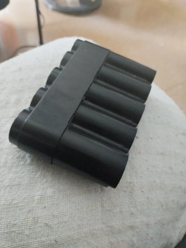 Monedero plástico negro, no se pueden poner las