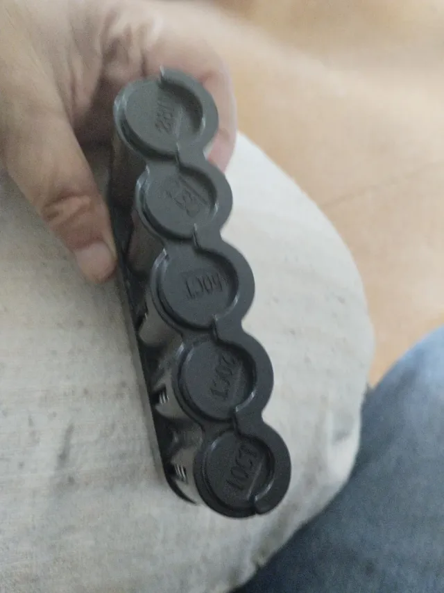 Monedero plástico negro, no se pueden poner las