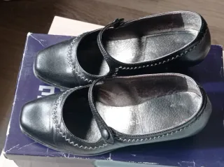 Zapatos anchos tacón bajo negros