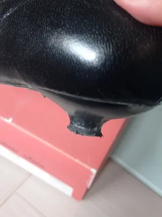 Zapatos negros punta fina tacón bajo