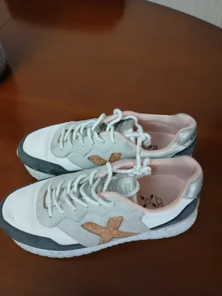 Zapatillas Munich grises y blancas