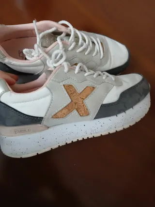 Zapatillas Munich grises y blancas