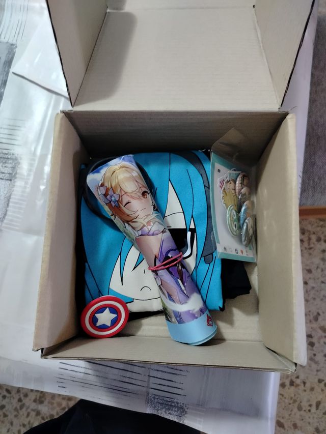 Caja sorpresa otaku con camiseta