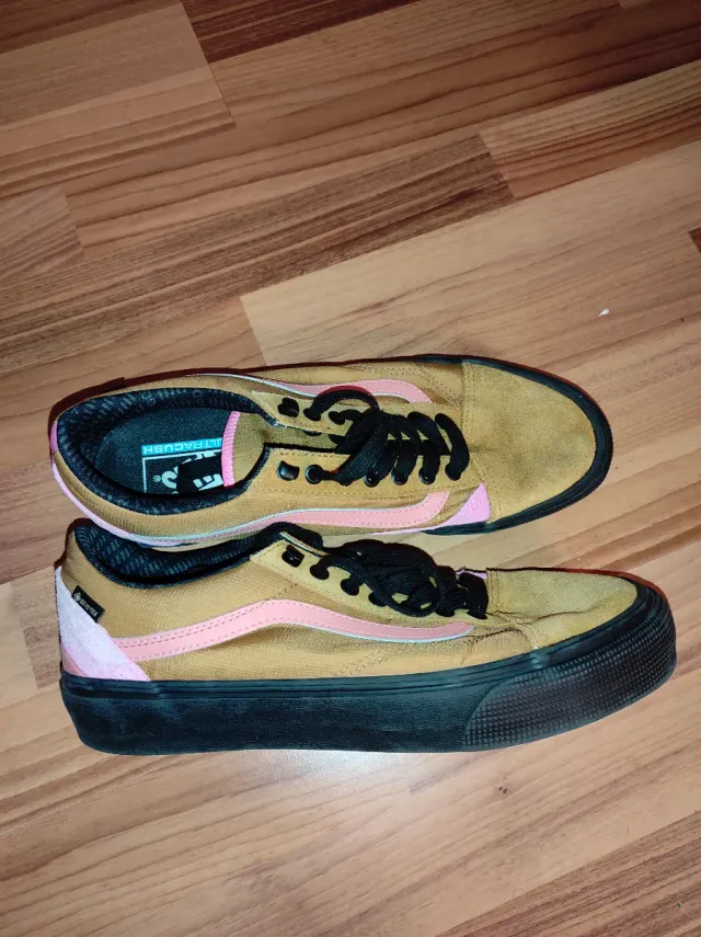 Zapatillas Vans Marrones y Rosas