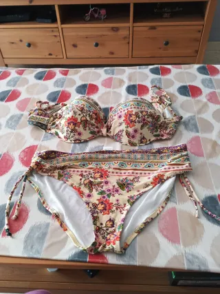 Bikini estampado floral nuevo