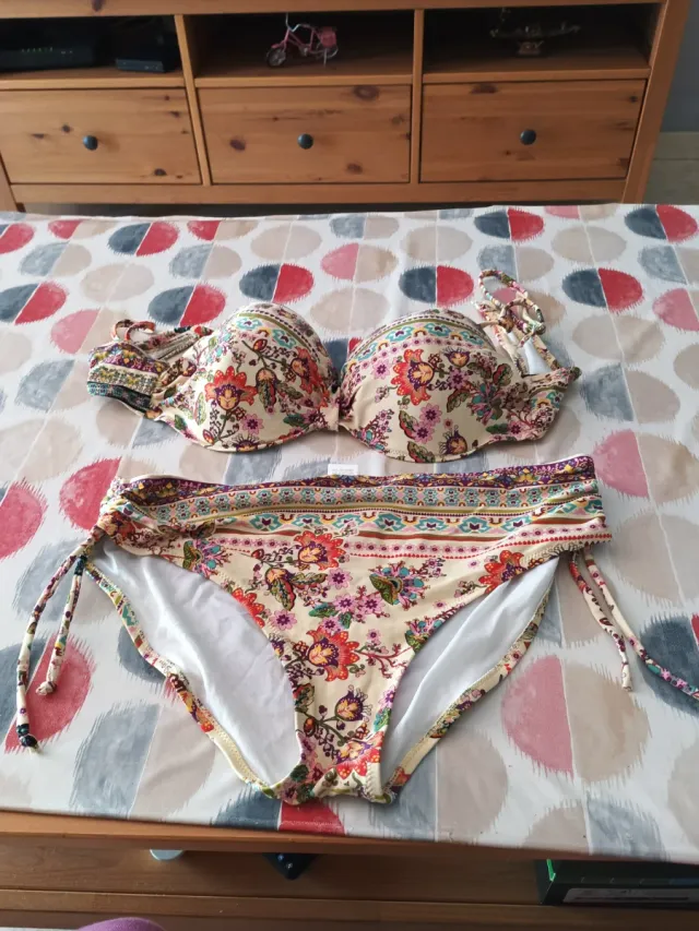 Bikini estampado floral nuevo