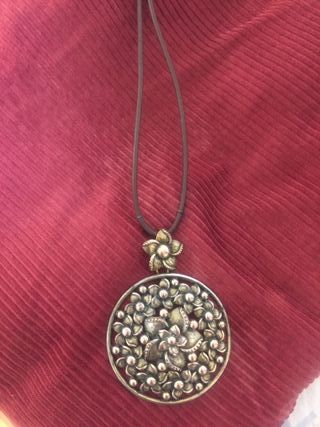 Colgante con medallón