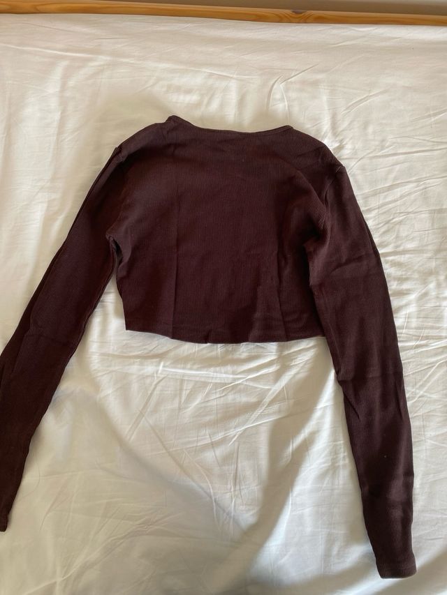 Top H&M manga larga marrón