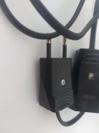 Cable de alimentación con enchufe y conector