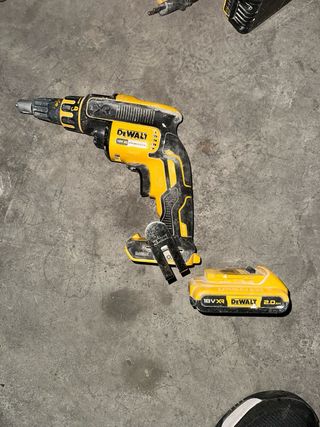 Herramientas DeWALT: Taladro y Nivel Láser