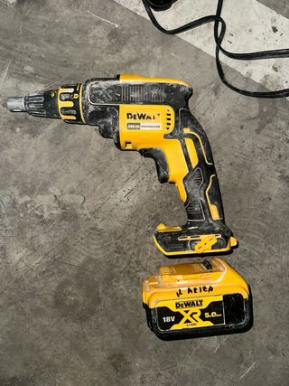 Herramientas DeWALT: Taladro y Nivel Láser