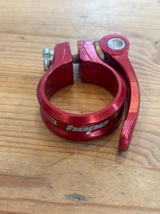 Cierre sillín Hope rojo