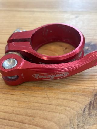 Cierre sillín Hope rojo